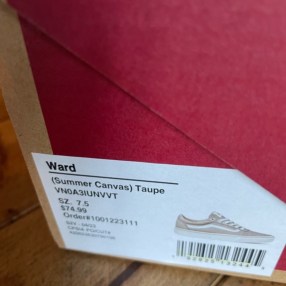 Vans- Women Taupe Ward 7.5 - Picture 2 of 5